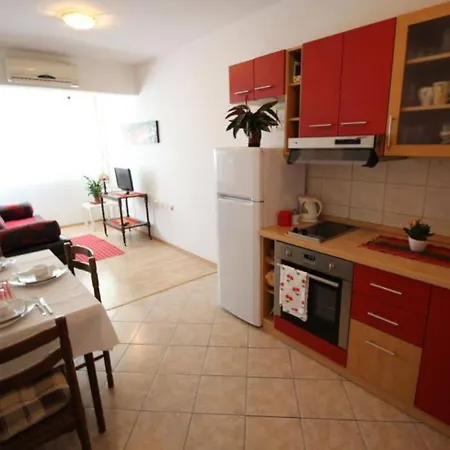 Old City/beach 13 Minutes Away, Parking, For 4 Daire *