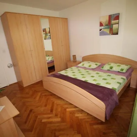 Old City/beach 13 Minutes Away, Parking, For 4 Spalato