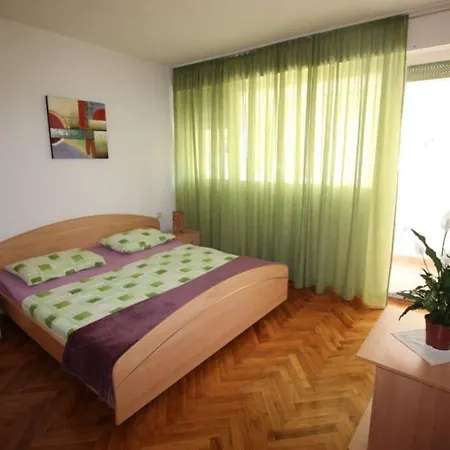 Old City/beach 13 Minutes Away, Parking, For 4